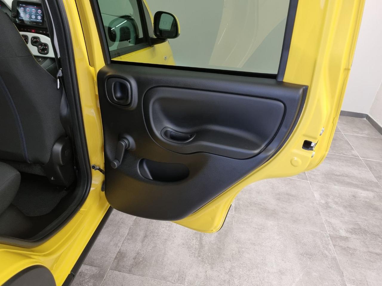 FIAT Panda 1.0 FireFly S&S Hybrid Pandina CROSS - 23