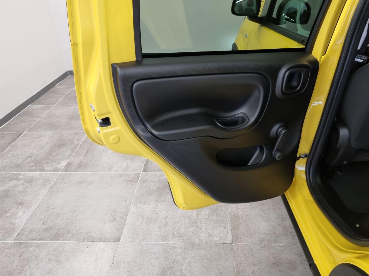 FIAT Panda 1.0 FireFly S&S Hybrid Pandina CROSS - 21