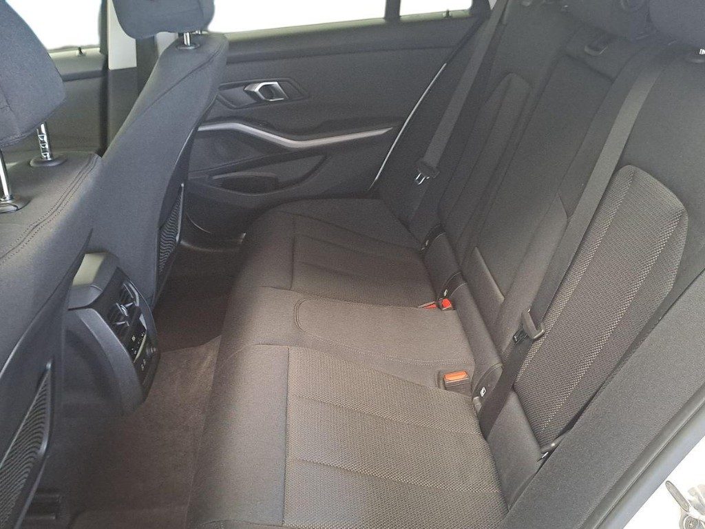 BMW 320 d 48V xDrive Touring Business Advantage Aut. - 11