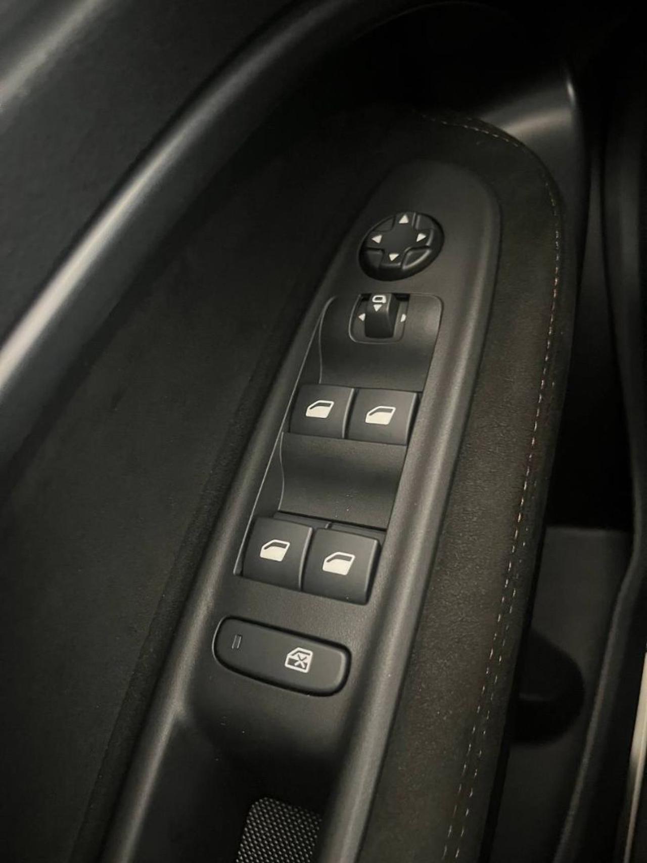 ALFA ROMEO Junior 1.2 145 CV Hybrid eDCT6 Q4 Intensa - 27