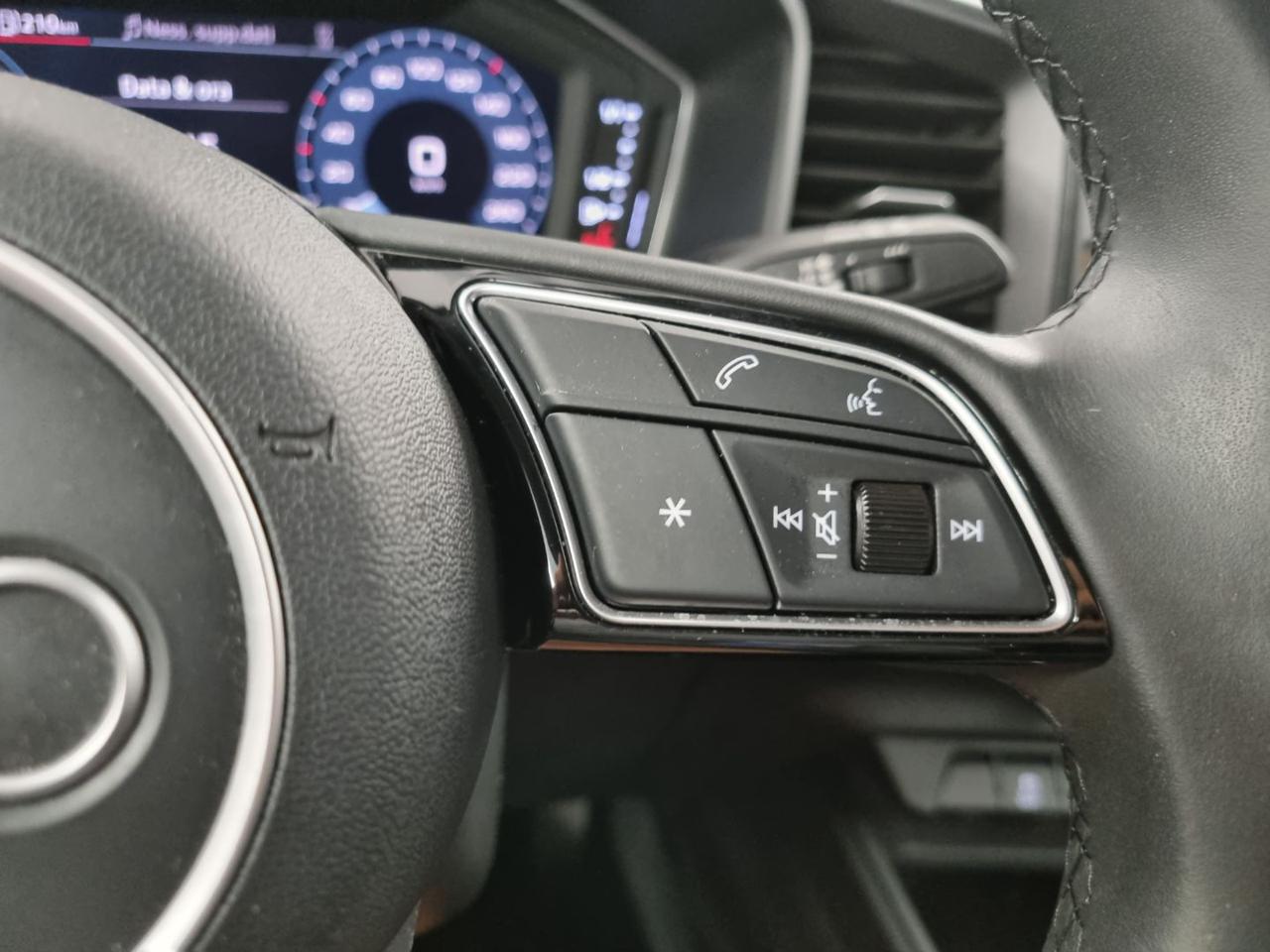 AUDI A1 allstreet 30 TFSI S tronic Identity Contrast - 18