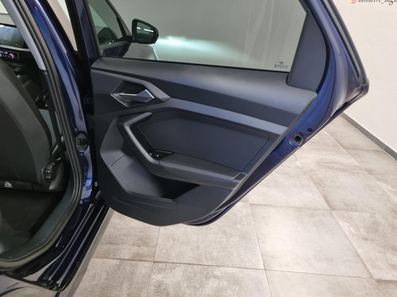 AUDI A1 allstreet 30 TFSI S tronic Identity Contrast - 24