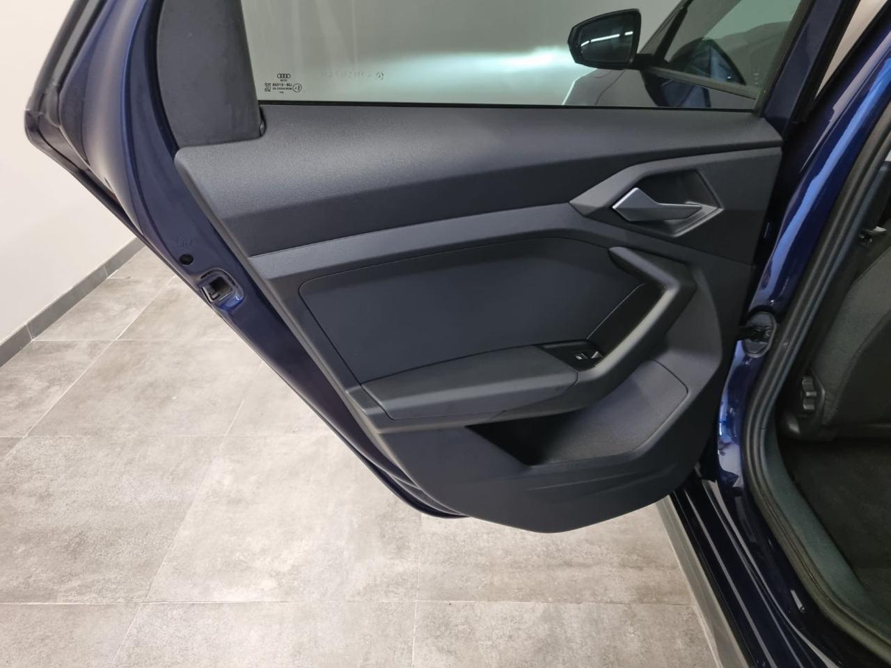 AUDI A1 allstreet 30 TFSI S tronic Identity Contrast - 22