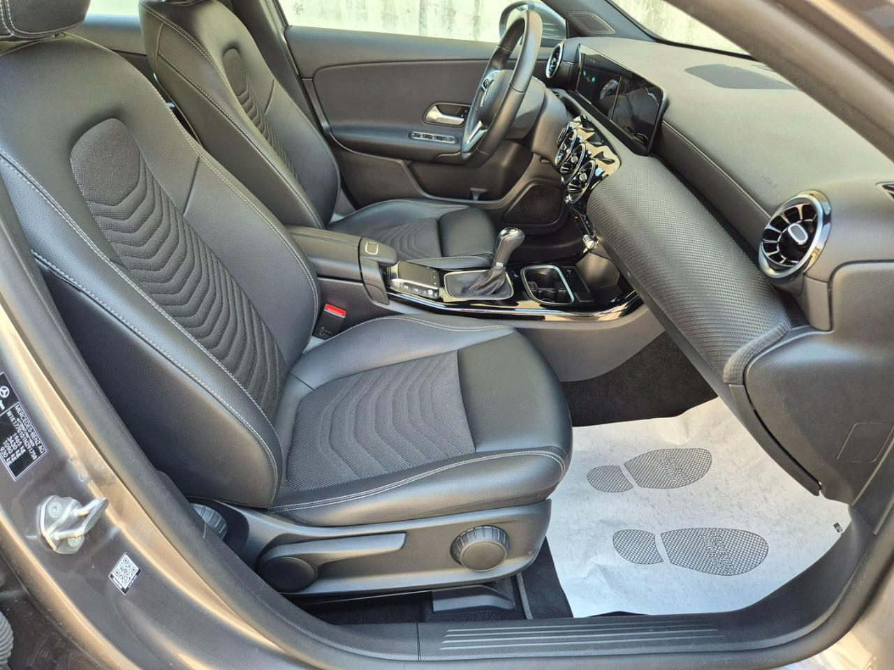 MERCEDES-BENZ A 180 d Business - 13