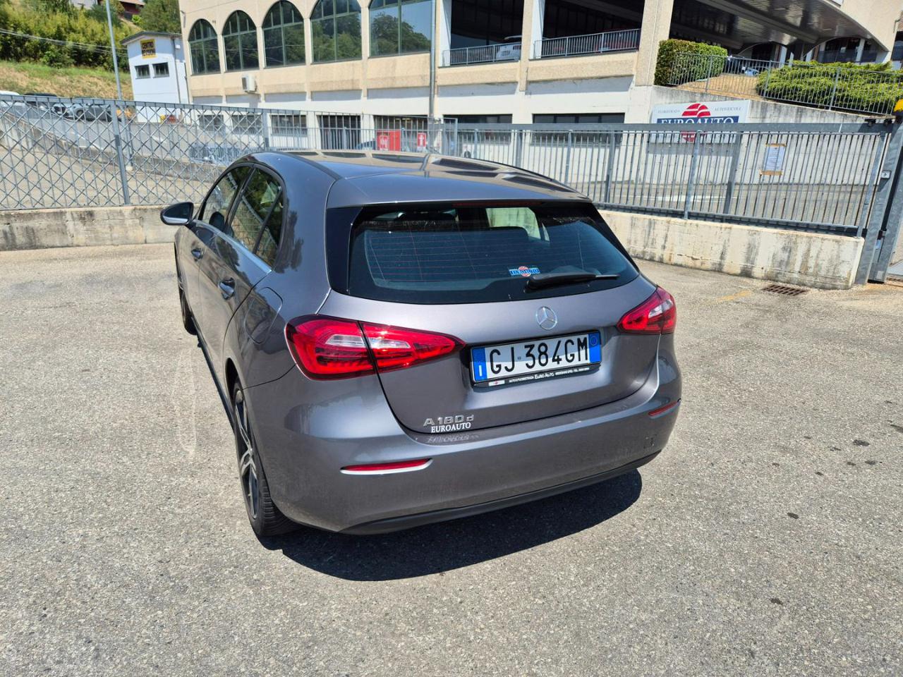 MERCEDES-BENZ A 180 d Business - 8