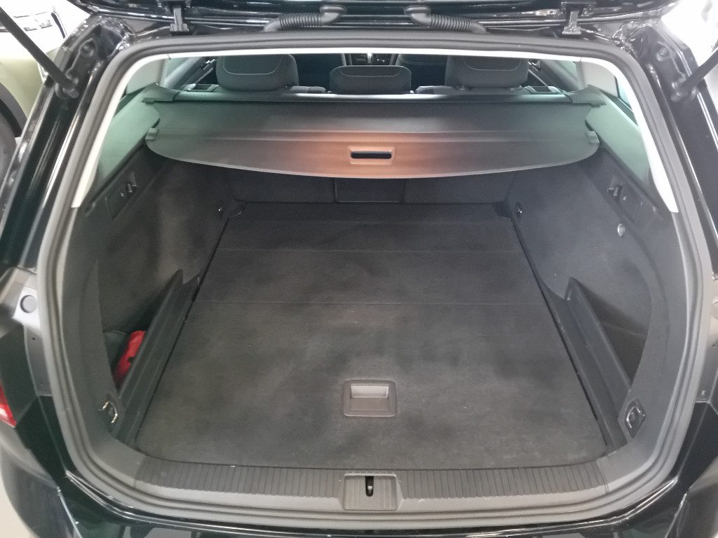 Clicca per ingrandire Passat Variant - 2.0 TDI SCR EVO DSG Business OFFERTA PROMO!!!