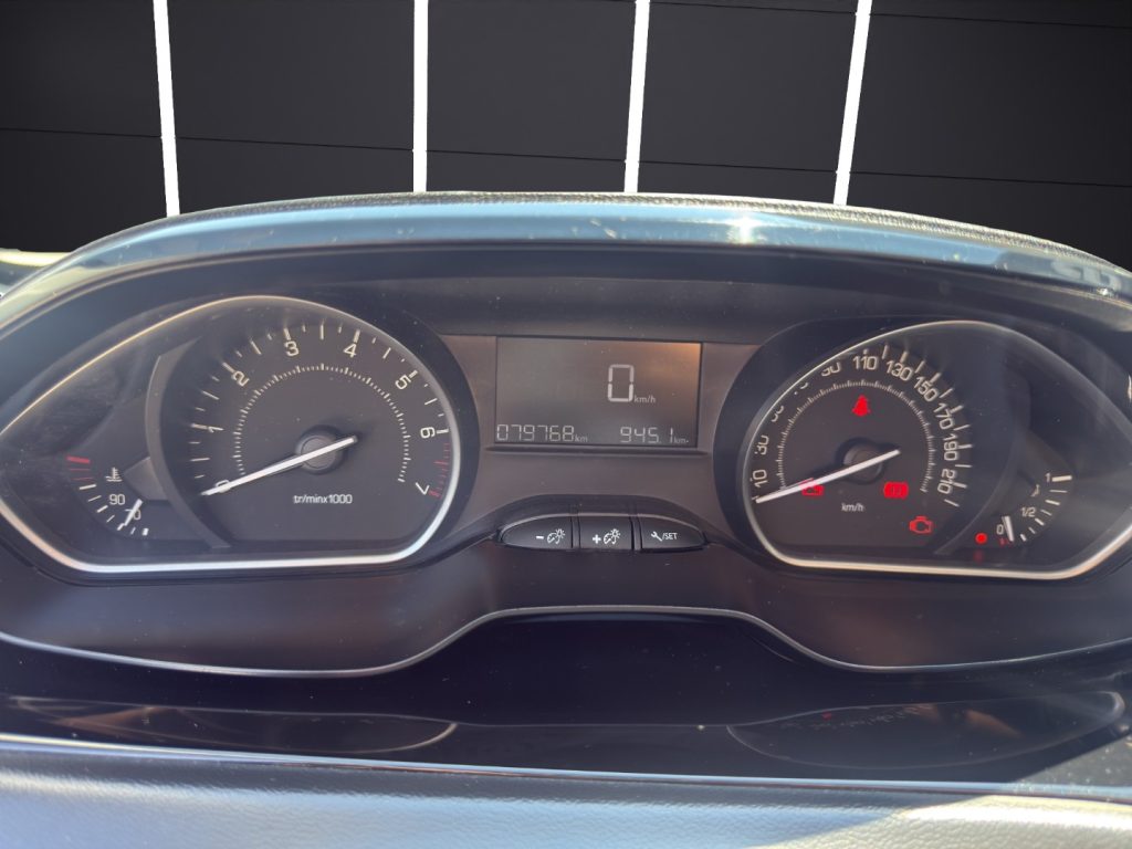 PEUGEOT 208 1° serie PureTech 82 5 porte Active - 11