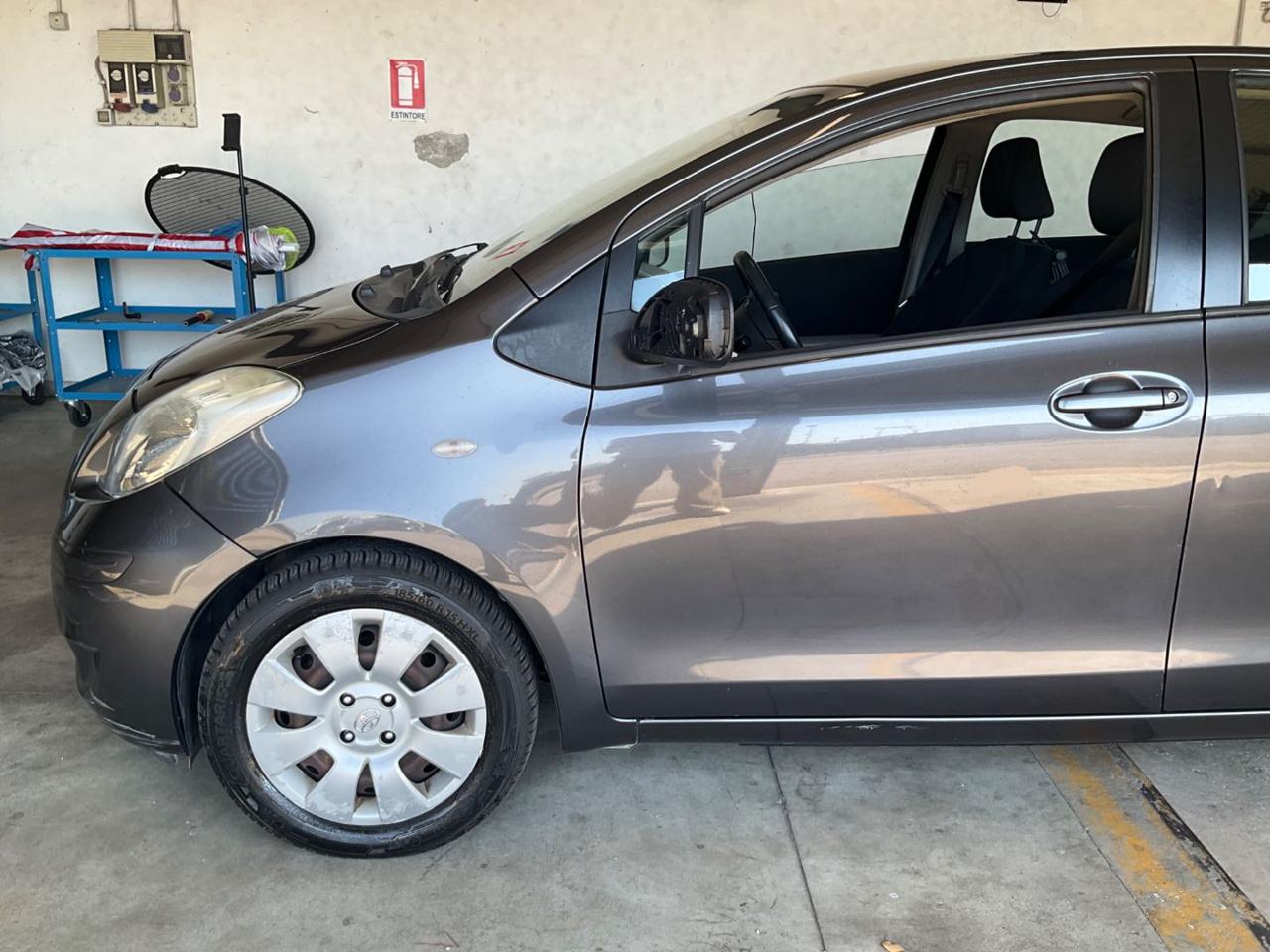 TOYOTA Yaris 1.0 5 porte - 3