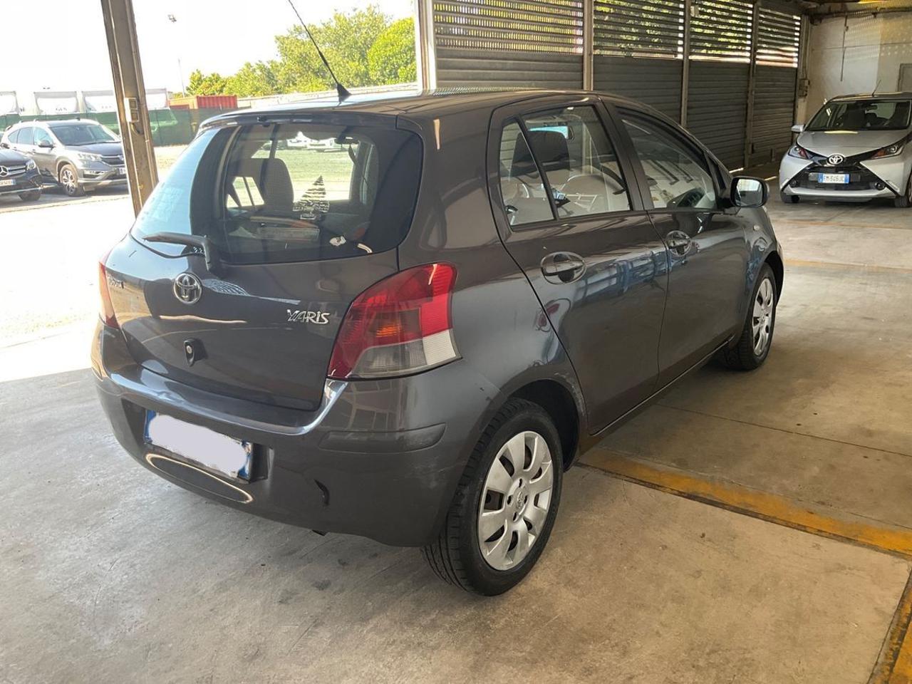 TOYOTA Yaris 1.0 5 porte - 5