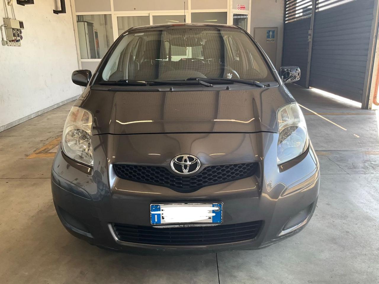 TOYOTA Yaris 1.0 5 porte - 2