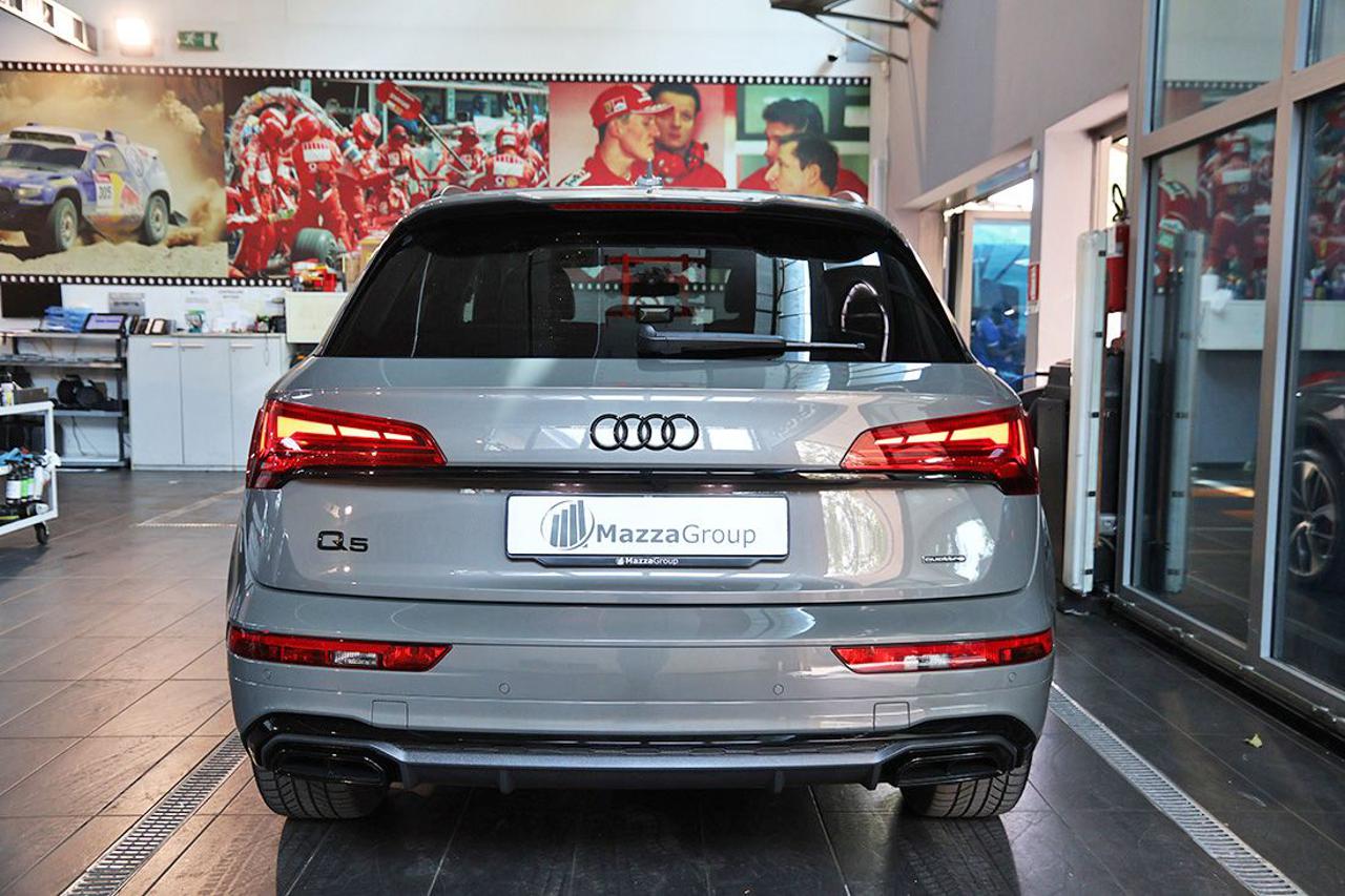 AUDI Q5 40 TDI Quattro S-Tronic Identity Black - 4