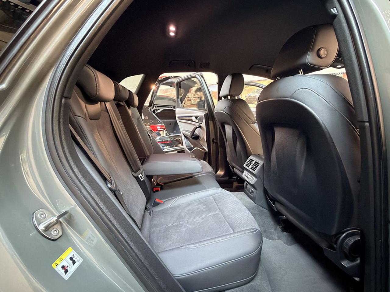 AUDI Q5 40 TDI Quattro S-Tronic Identity Black - 18
