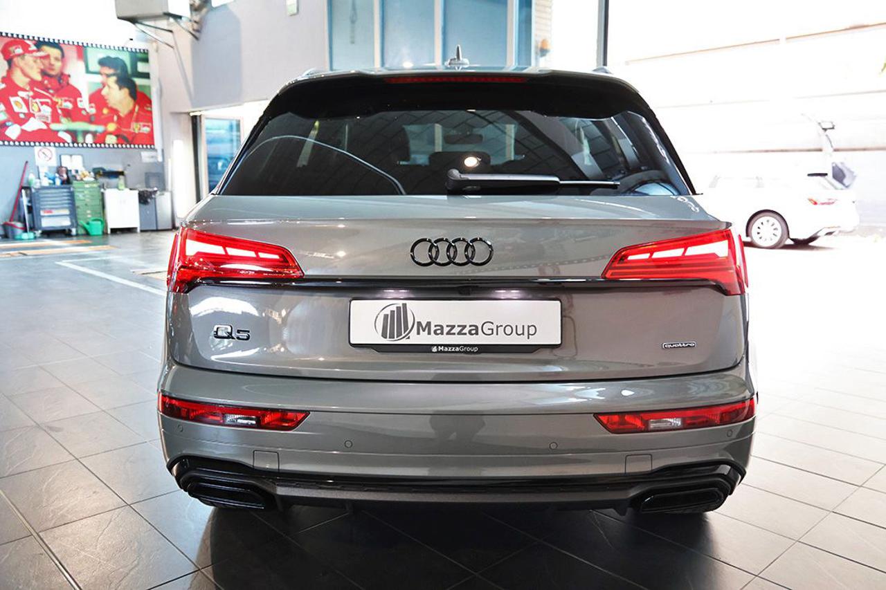 AUDI Q5 40 TDI Quattro S-Tronic Identity Black - 8