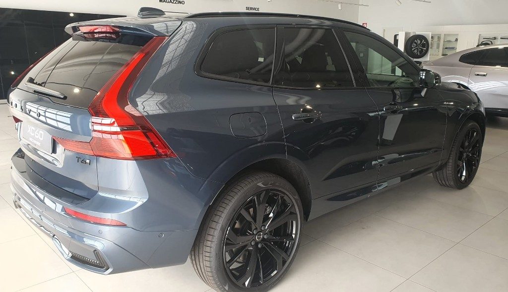 VOLVO XC60 T6 Plug-in hybrid AWD automatico Plus Black Editio - Foto 3