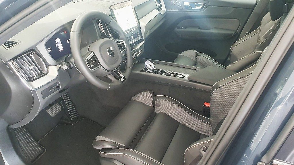 VOLVO XC60 T6 Plug-in hybrid AWD automatico Plus Black Editio - Foto 6