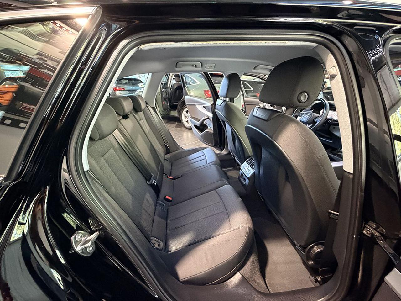 AUDI A4 30 TDI Avant S-Tronic Business Advanced - 18