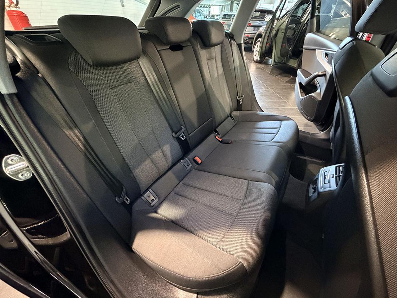 AUDI A4 30 TDI Avant S-Tronic Business Advanced - 19