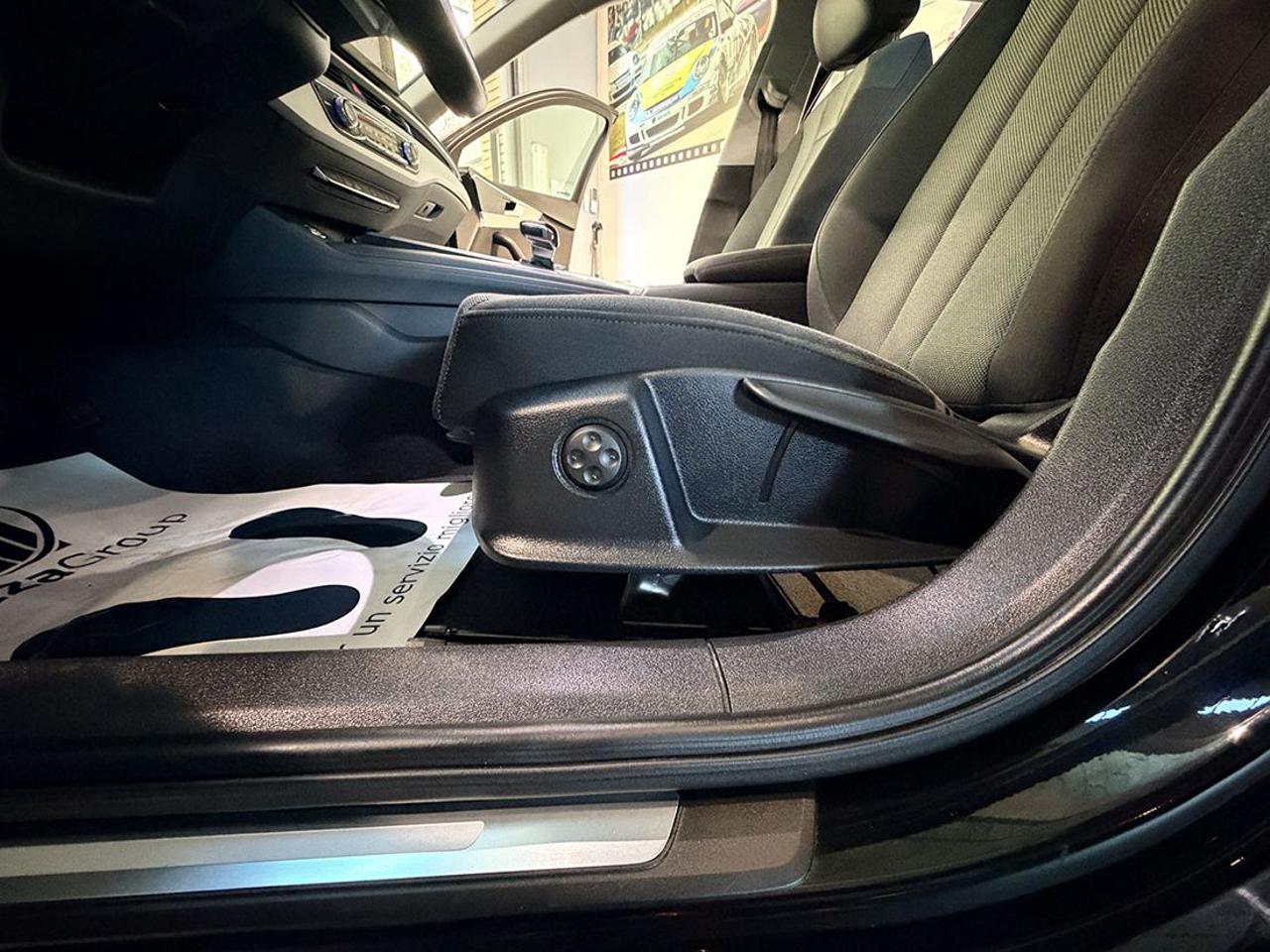 AUDI A4 30 TDI Avant S-Tronic Business Advanced - 39