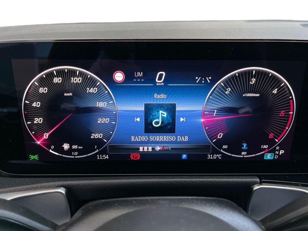 MERCEDES-BENZ GLB 200 d Automatic AMG Line Premium - 8