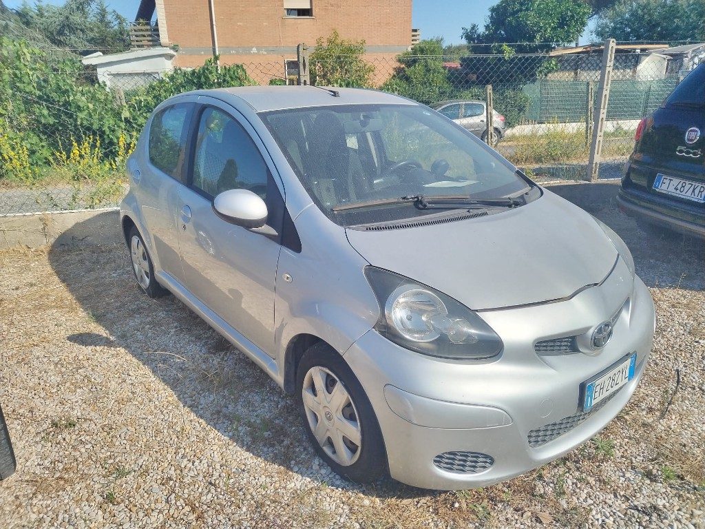 TOYOTA Aygo 1.0 12V VVT-i 5 porte Now Connect - 2