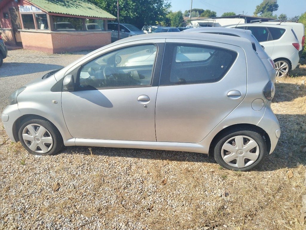 TOYOTA Aygo 1.0 12V VVT-i 5 porte Now Connect - 4