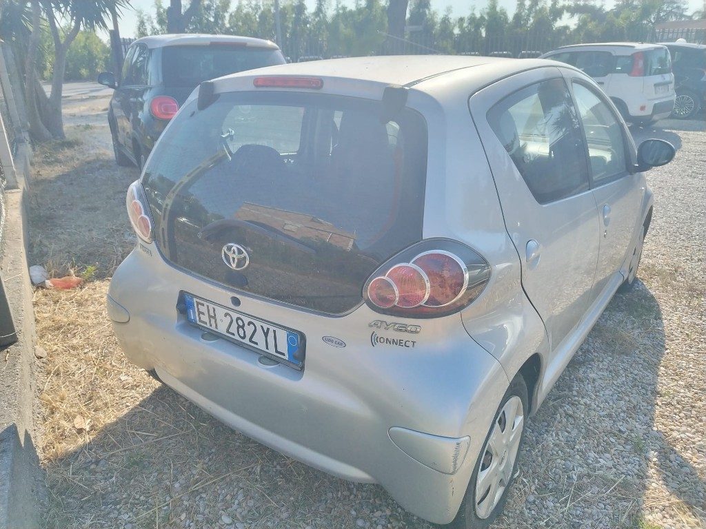TOYOTA Aygo 1.0 12V VVT-i 5 porte Now Connect - 5