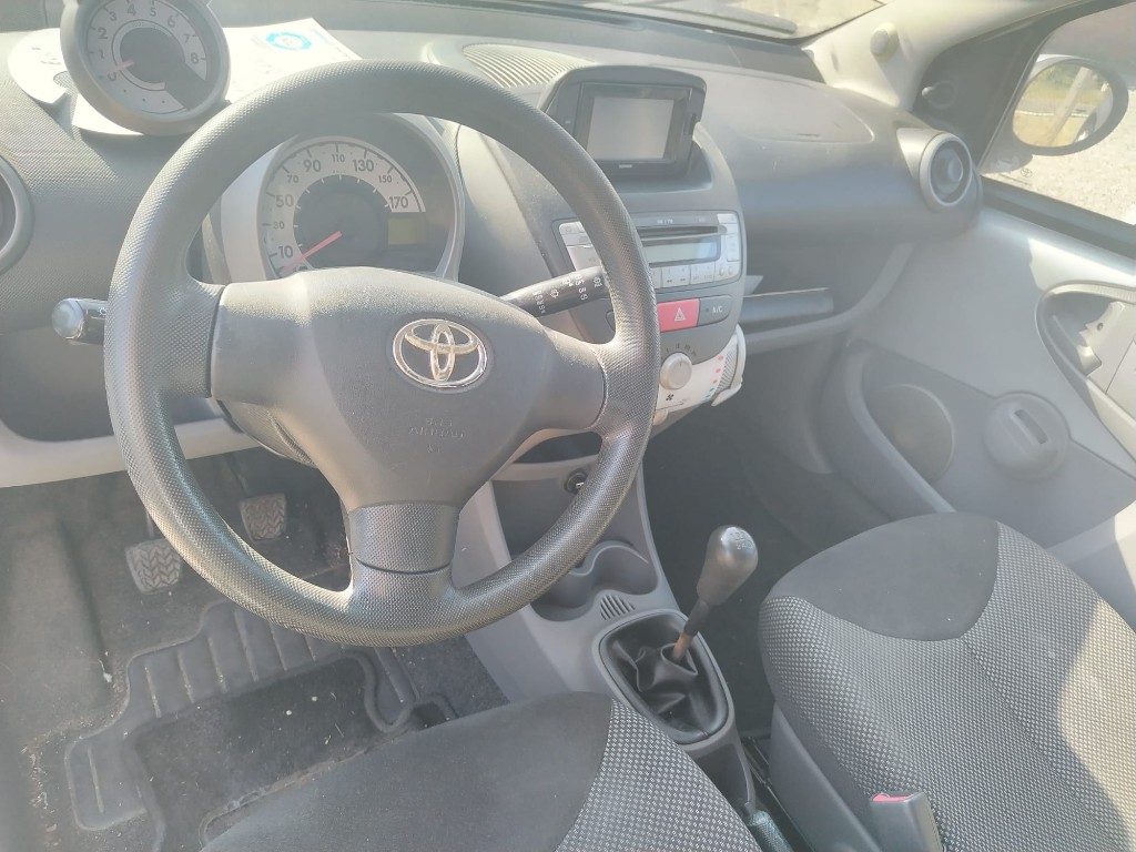 TOYOTA Aygo 1.0 12V VVT-i 5 porte Now Connect - 6