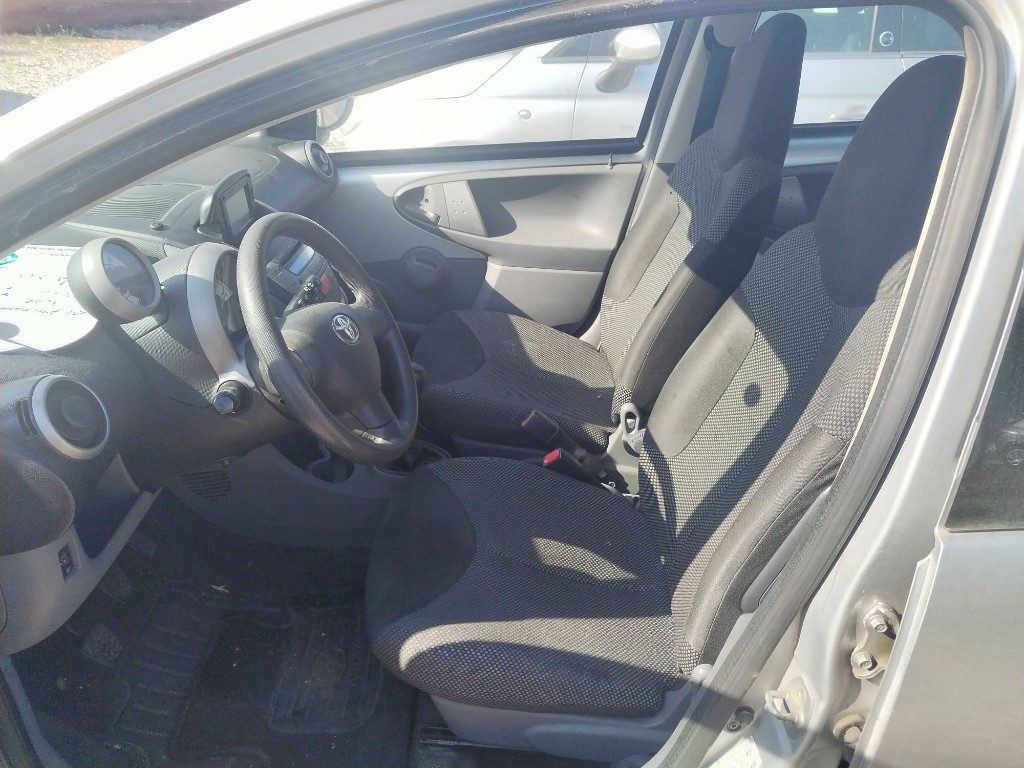 TOYOTA Aygo 1.0 12V VVT-i 5 porte Now Connect - 7