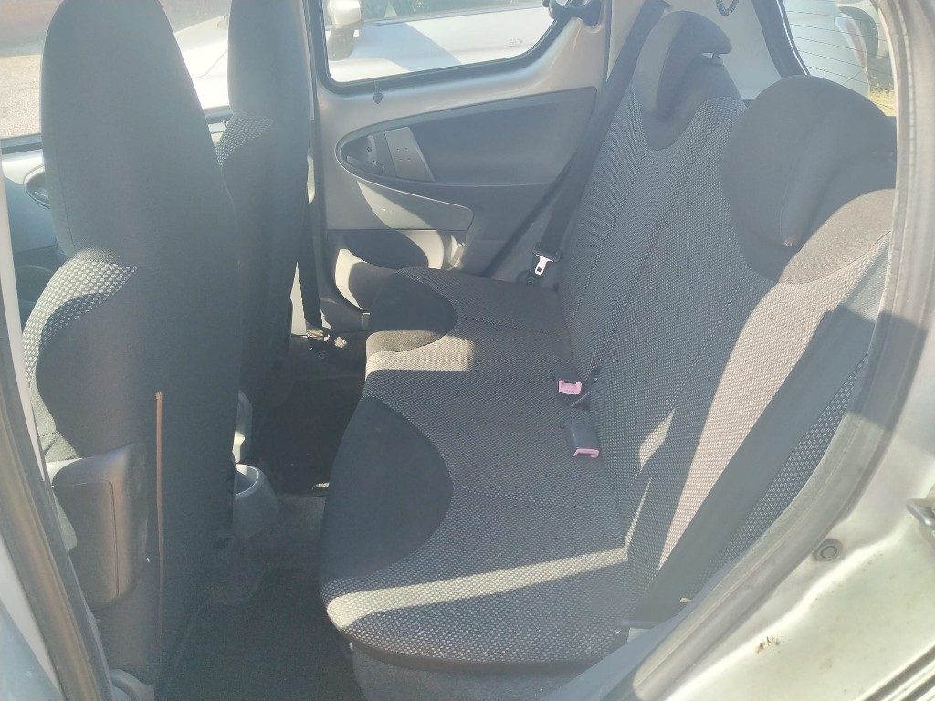TOYOTA Aygo 1.0 12V VVT-i 5 porte Now Connect - 8