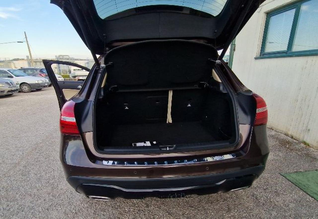 MERCEDES-BENZ GLA 180 d Automatic Premium - 11