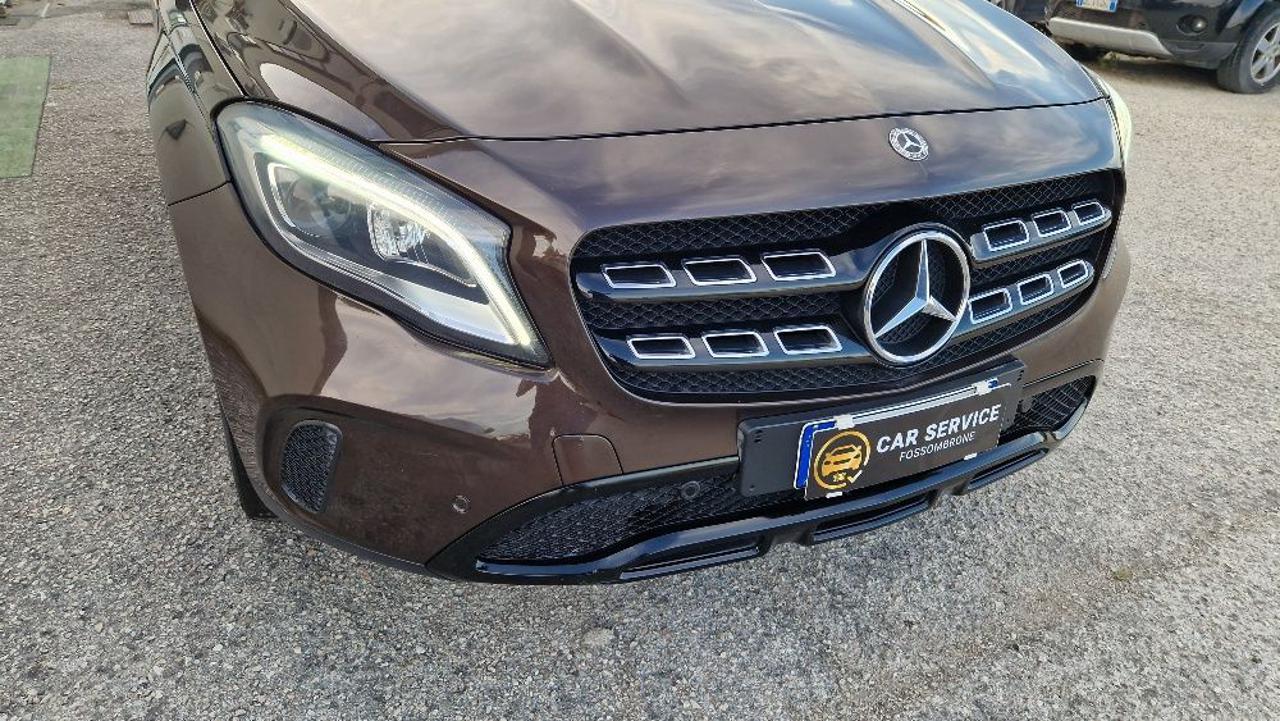 MERCEDES-BENZ GLA 180 d Automatic Premium - 4