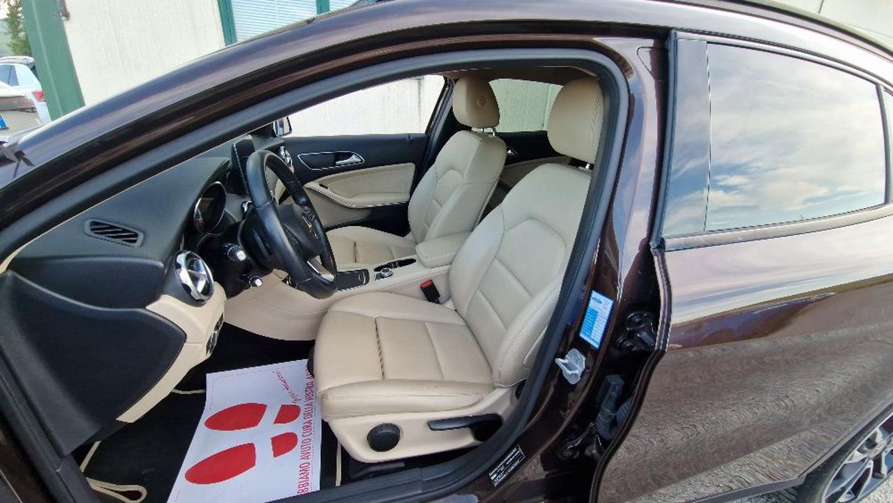 MERCEDES-BENZ GLA 180 d Automatic Premium - 8
