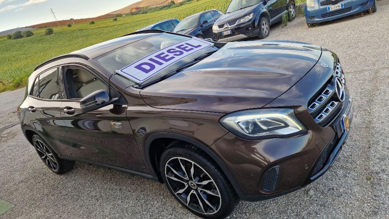 MERCEDES-BENZ GLA 180 d Automatic Premium - 3