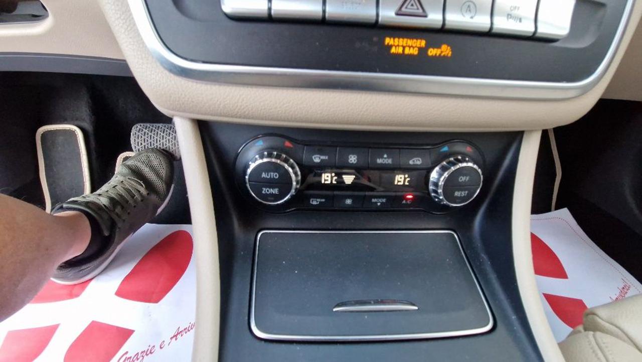MERCEDES-BENZ GLA 180 d Automatic Premium - 18