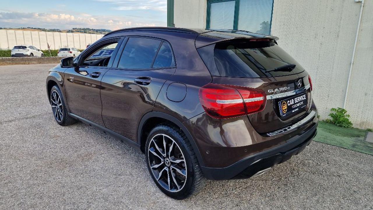 MERCEDES-BENZ GLA 180 d Automatic Premium - 2