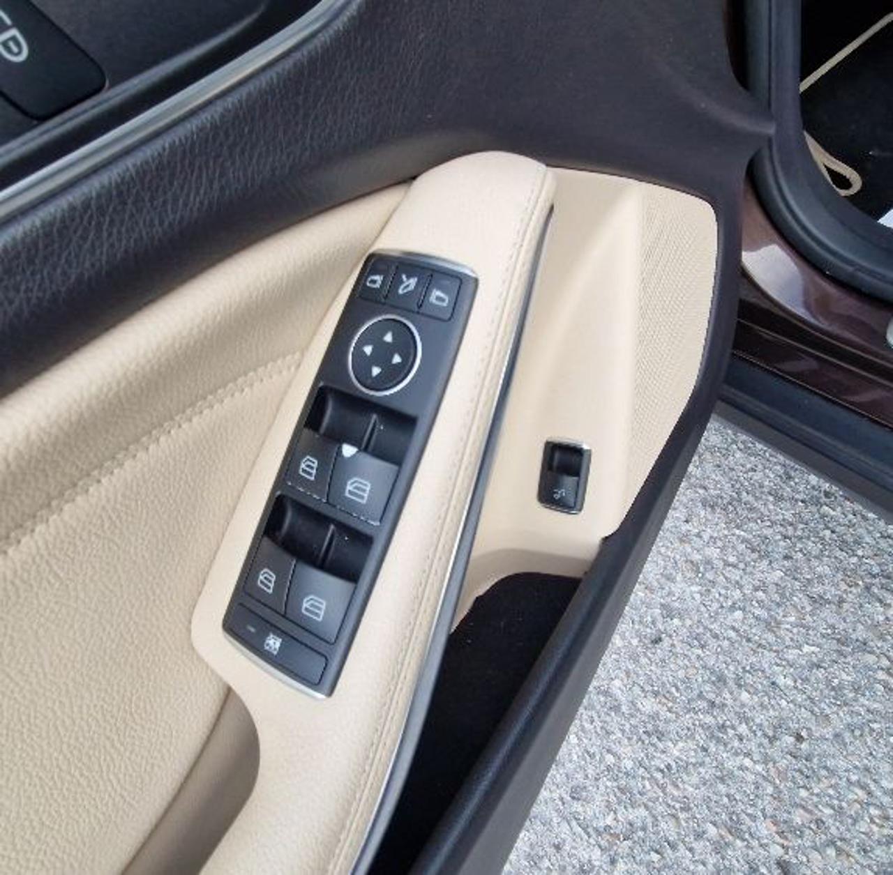 MERCEDES-BENZ GLA 180 d Automatic Premium - 12