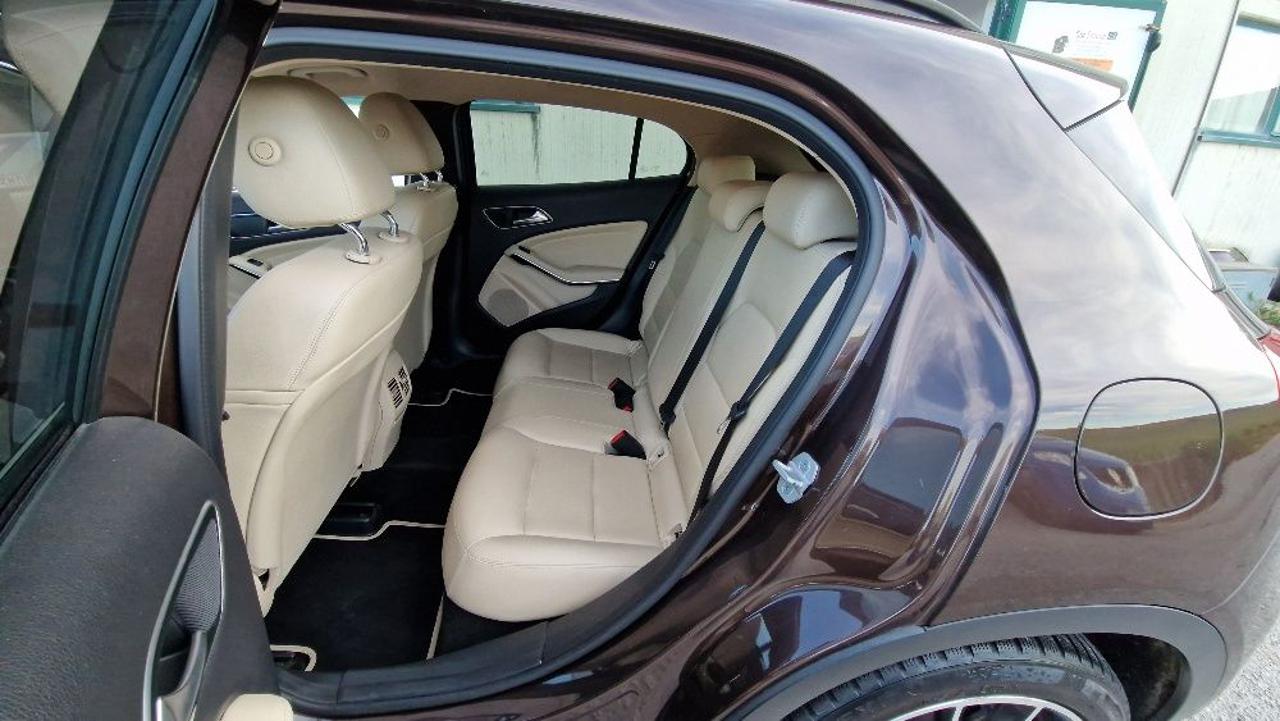 MERCEDES-BENZ GLA 180 d Automatic Premium - 9