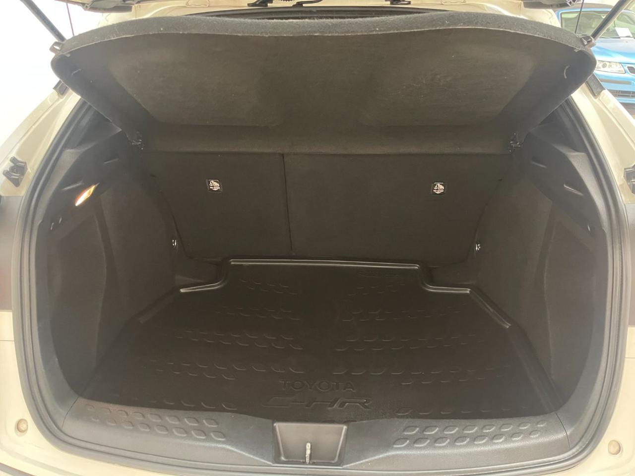 C-HR 12