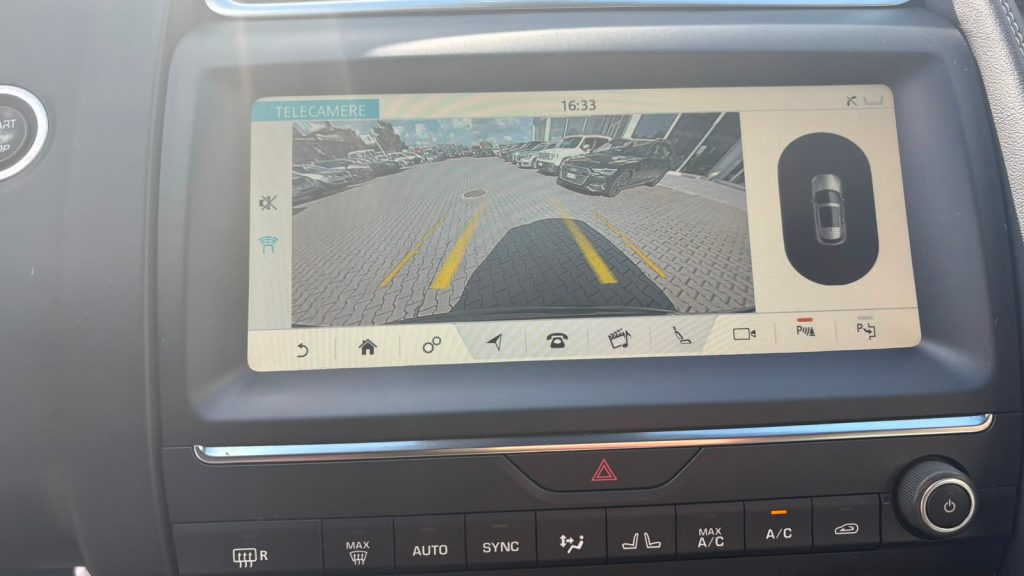 JAGUAR E-Pace 2.0D 150 CV AWD aut. R-Dynamic - 13