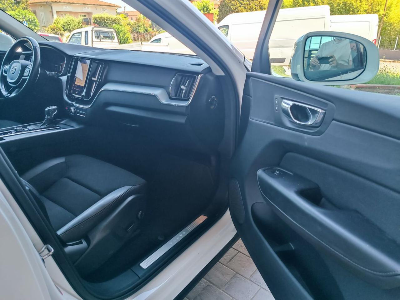 VOLVO XC60 D4 AWD Geartronic Business - 12