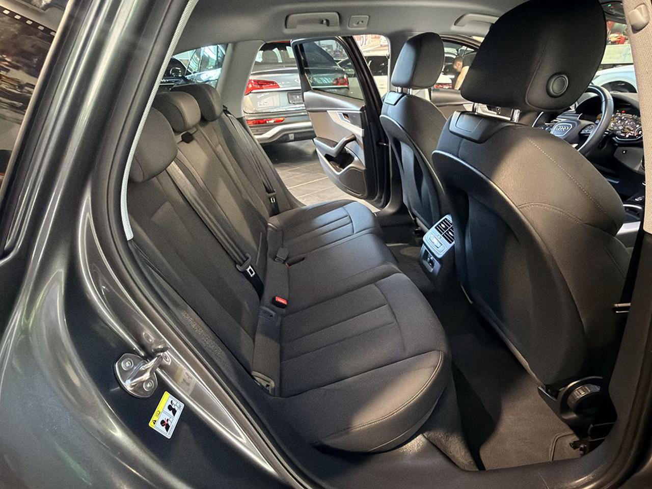 AUDI A4 35 TDI Avant S-Tronic S-Line - 19