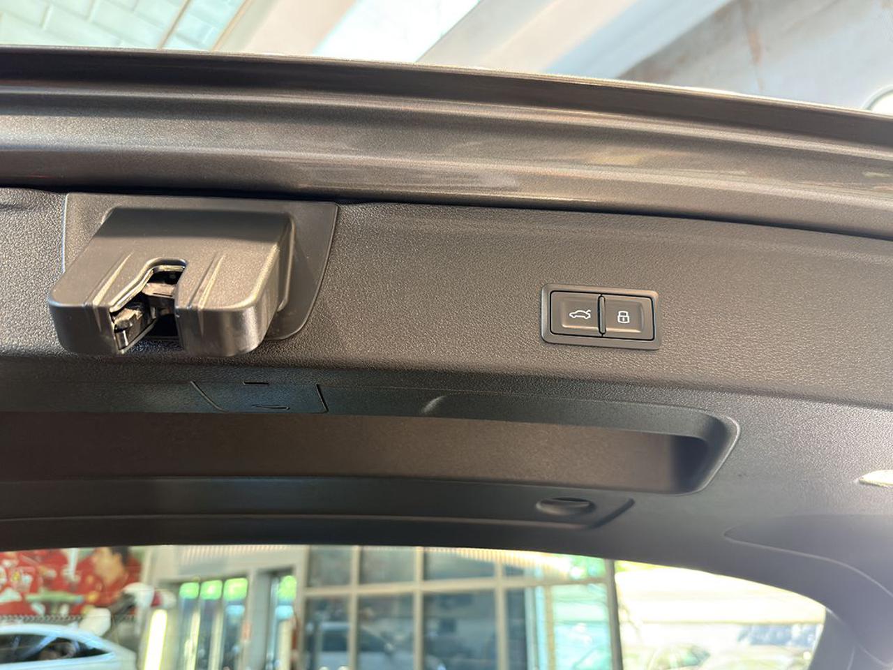 AUDI A4 35 TDI Avant S-Tronic S-Line - 13