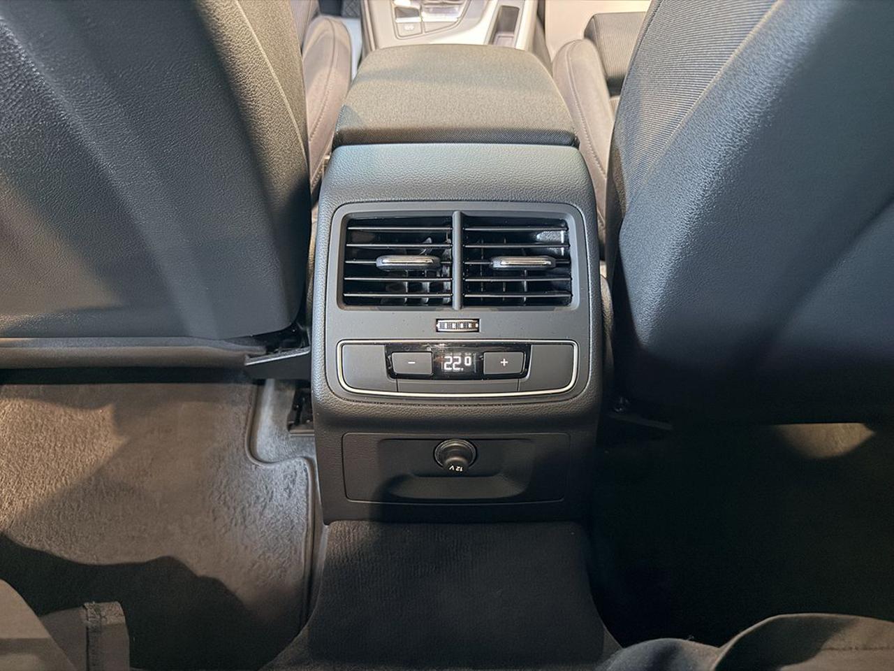 AUDI A4 35 TDI Avant S-Tronic S-Line - 43