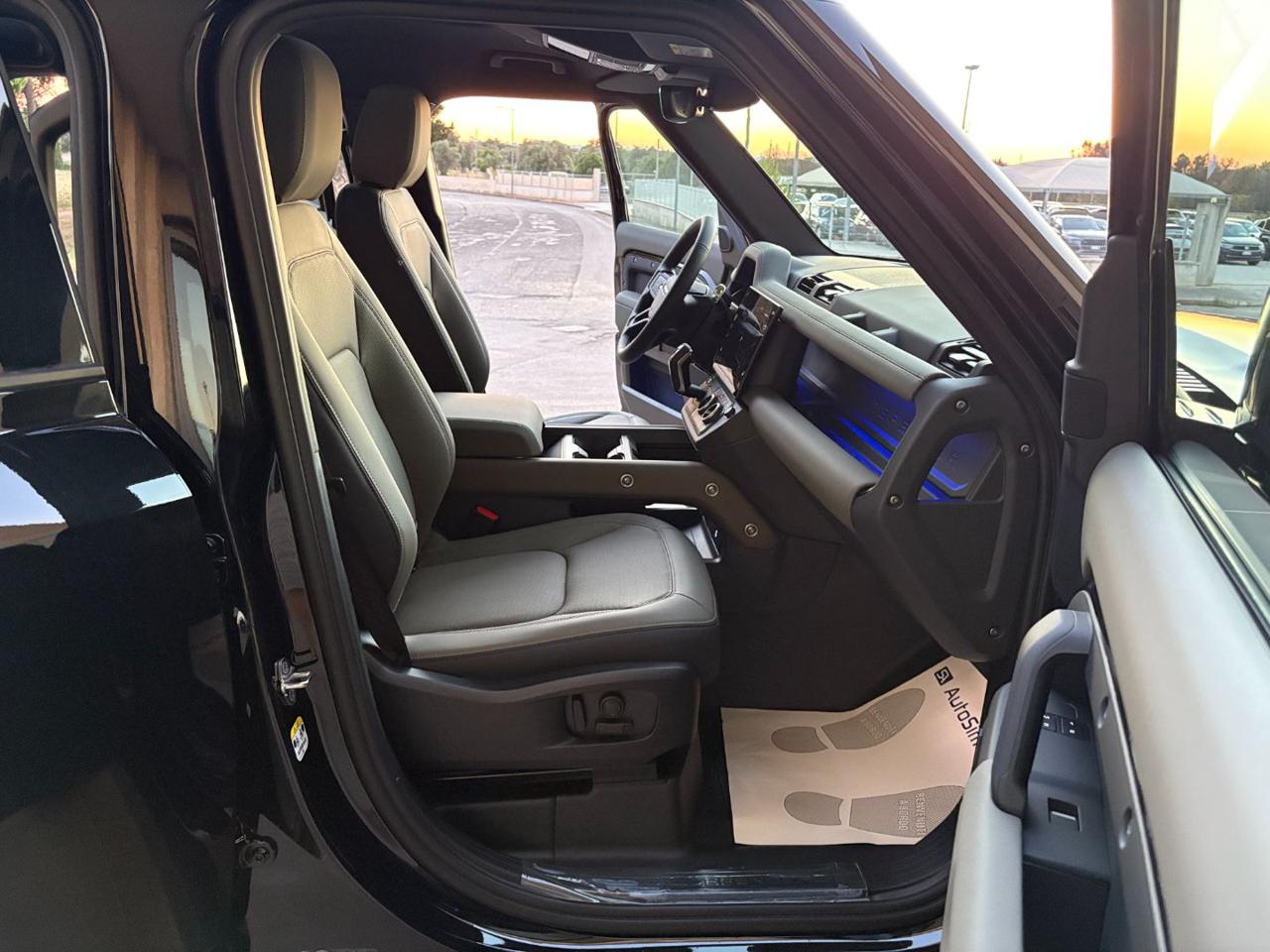 LAND ROVER Defender 110 3.0D I6 200 CV AWD Auto X-Dynamic SE TETTO PAN - 11
