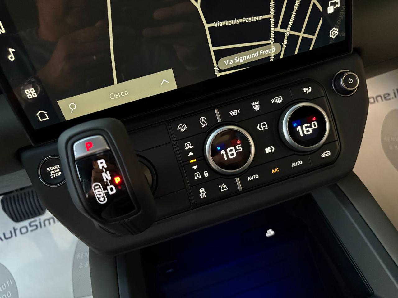 LAND ROVER Defender 110 3.0D I6 200 CV AWD Auto X-Dynamic SE TETTO PAN - 29