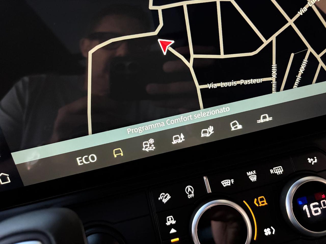 LAND ROVER Defender 110 3.0D I6 200 CV AWD Auto X-Dynamic SE TETTO PAN - 32