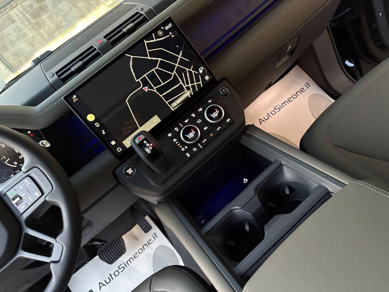 LAND ROVER Defender 110 3.0D I6 200 CV AWD Auto X-Dynamic SE TETTO PAN - 26