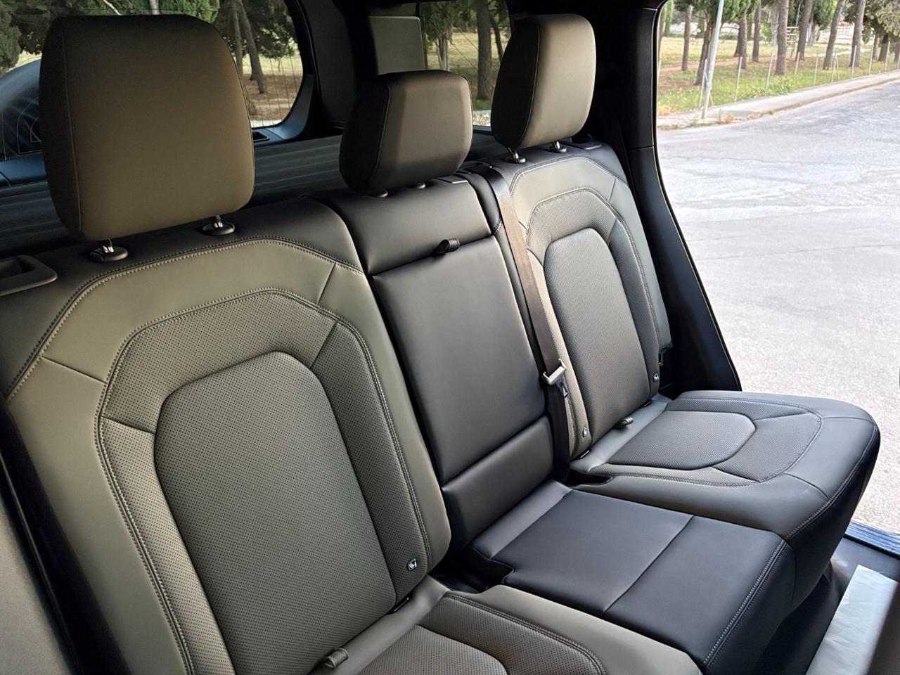 LAND ROVER Defender 110 3.0D I6 200 CV AWD Auto X-Dynamic SE TETTO PAN - 25