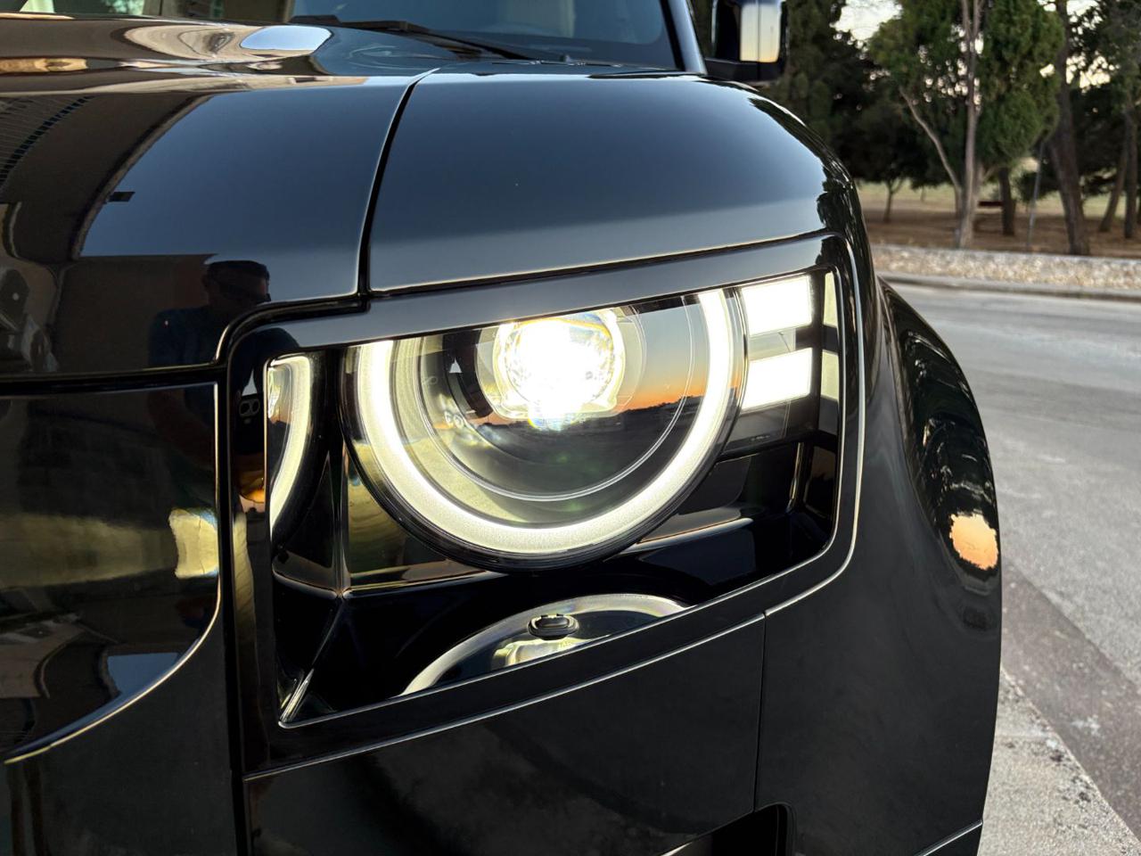 LAND ROVER Defender 110 3.0D I6 200 CV AWD Auto X-Dynamic SE TETTO PAN - 51