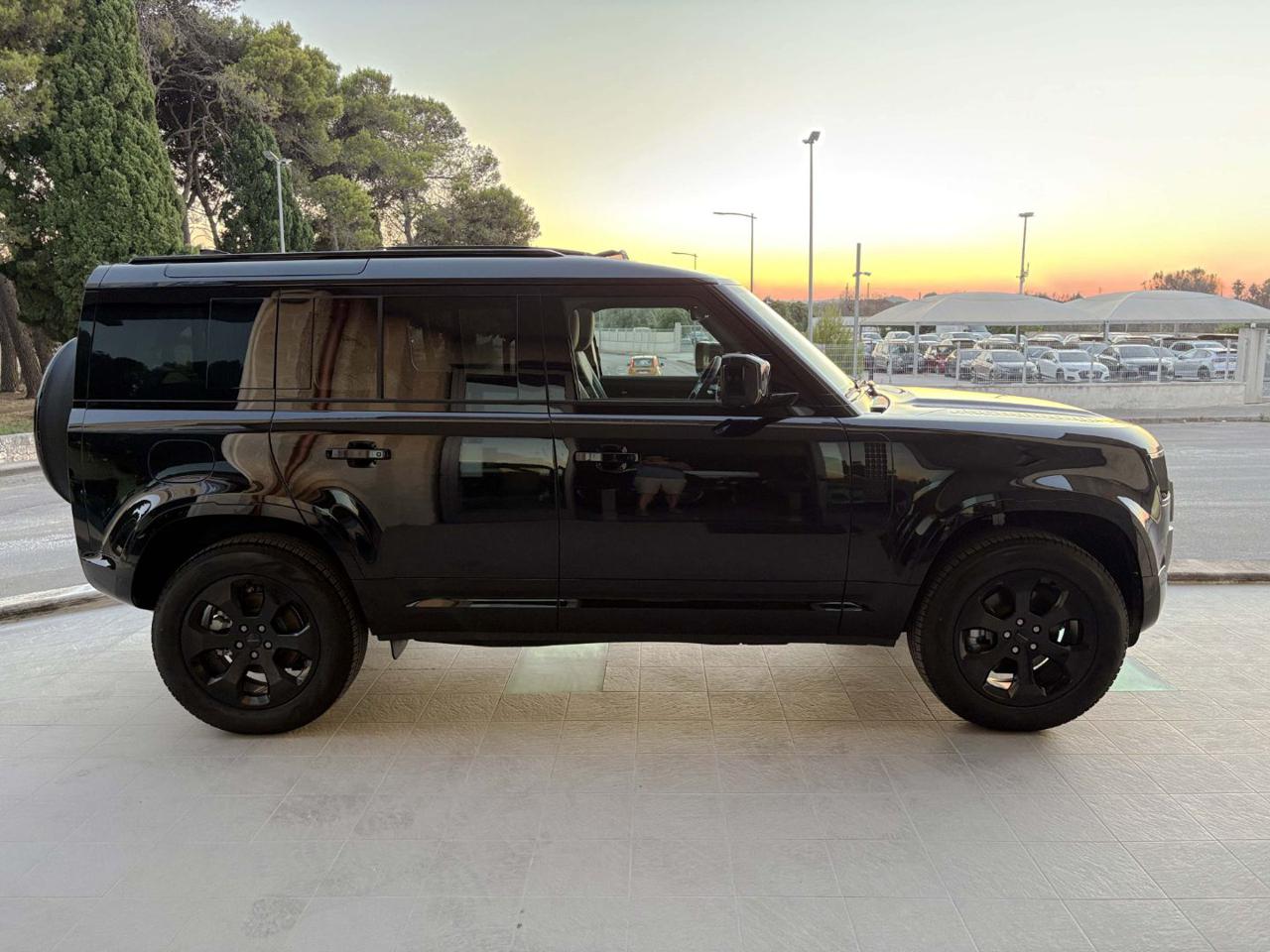 LAND ROVER Defender 110 3.0D I6 200 CV AWD Auto X-Dynamic SE TETTO PAN - 4